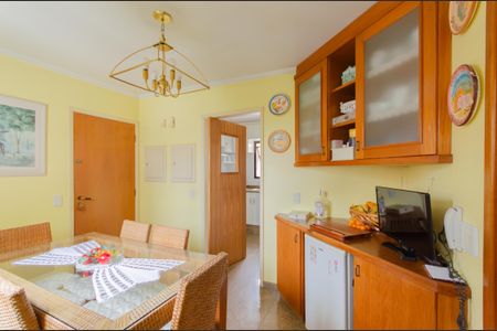 Apartamento à venda com 199m², 4 quartos e 4 vagasCopa