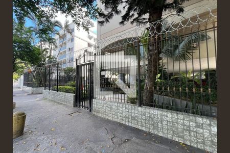 Apartamento para alugar com 80m², 2 quartos e 1 vaga Apartamento para alugar com 80m², 2 quartos e 1 vagaFachada