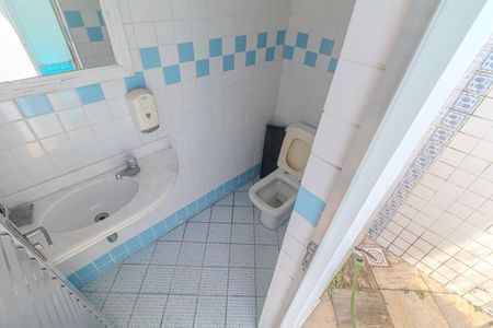 Casa de condomínio à venda com 241m², 3 quartos e 3 vagasBanheiro de Serviço