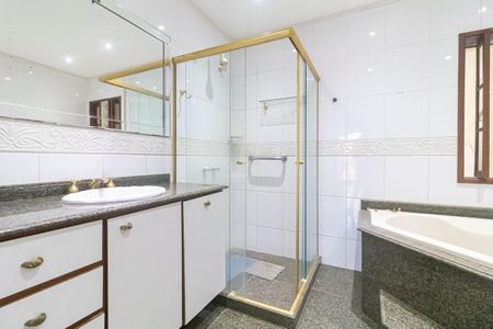 Casa de condomínio à venda com 241m², 3 quartos e 3 vagasBanheiro da Suíte