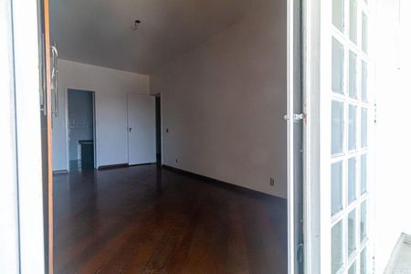 Casa de condomínio à venda com 241m², 3 quartos e 3 vagasSuíte