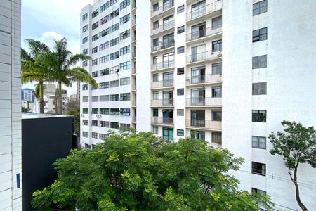 VIsta do quarto de apartamento para alugar com 1 quarto, 49m² em Carmo, Belo Horizonte