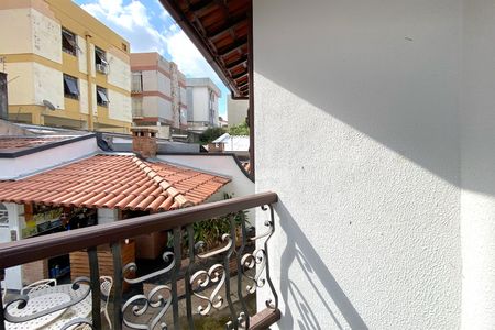 Casa à venda com 495m², 4 quartos e 3 vagas Casa à venda com 495m², 4 quartos e 3 vagasVaranda