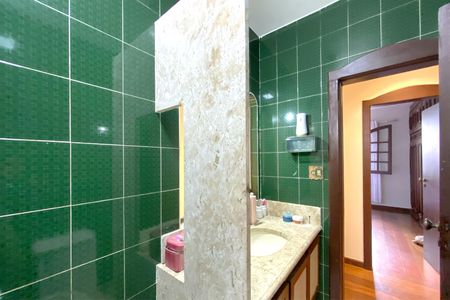 Casa à venda com 495m², 4 quartos e 3 vagas Casa à venda com 495m², 4 quartos e 3 vagasBanheiro