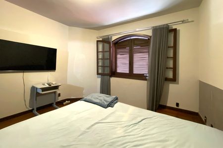 Casa à venda com 495m², 4 quartos e 3 vagas Casa à venda com 495m², 4 quartos e 3 vagasSuite 1