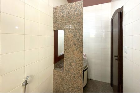 Casa à venda com 495m², 4 quartos e 3 vagas Casa à venda com 495m², 4 quartos e 3 vagasBanheiro da Suíte 1