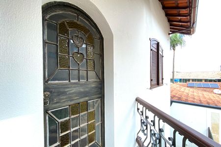 Casa à venda com 495m², 4 quartos e 3 vagas Casa à venda com 495m², 4 quartos e 3 vagasVaranda