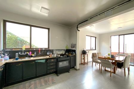 Casa à venda com 495m², 4 quartos e 3 vagas Casa à venda com 495m², 4 quartos e 3 vagasCozinha