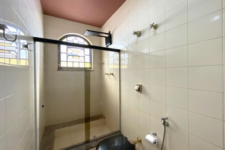 Casa à venda com 495m², 4 quartos e 3 vagas Casa à venda com 495m², 4 quartos e 3 vagasBanheiro da Suíte 1