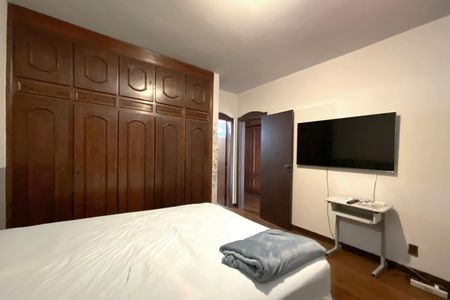 Casa à venda com 495m², 4 quartos e 3 vagas Casa à venda com 495m², 4 quartos e 3 vagasSuite 1