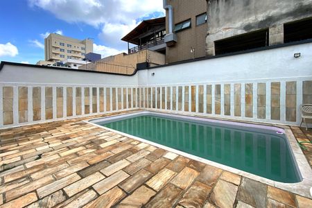 Casa à venda com 495m², 4 quartos e 3 vagas Casa à venda com 495m², 4 quartos e 3 vagasPiscina