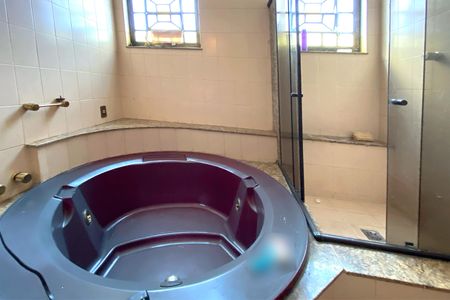 Casa à venda com 495m², 4 quartos e 3 vagas Casa à venda com 495m², 4 quartos e 3 vagasBanheiro da Suíte 2