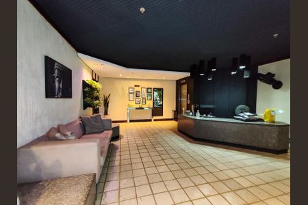 Apartamento à venda com 84m², 2 quartos e 1 vaga Apartamento à venda com 84m², 2 quartos e 1 vagaFachada e portaria