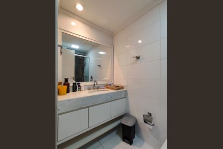 Apartamento à venda com 84m², 2 quartos e 1 vaga Apartamento à venda com 84m², 2 quartos e 1 vagaBanheiro