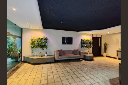 Apartamento à venda com 84m², 2 quartos e 1 vaga Apartamento à venda com 84m², 2 quartos e 1 vagaFachada e portaria