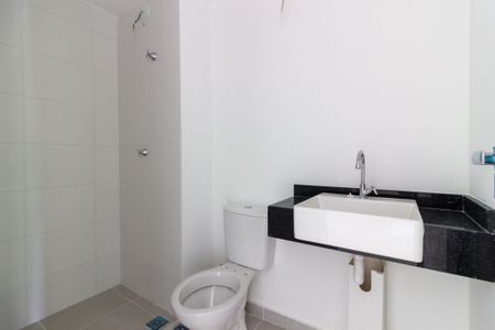 Banheiro de kitnet/studio à venda com 1 quarto, 24m² em Pinheiros, São Paulo