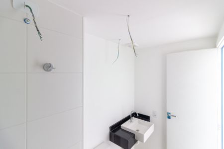 Banheiro de kitnet/studio à venda com 1 quarto, 24m² em Pinheiros, São Paulo