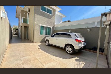 Casa à venda com 120m², 3 quartos e 3 vagas