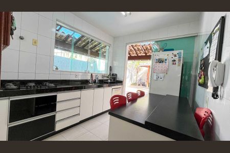 Casa à venda com 120m², 3 quartos e 3 vagas