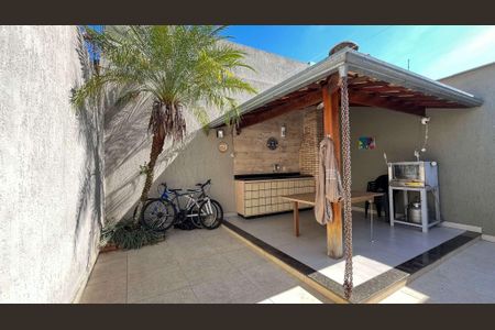 Casa à venda com 120m², 3 quartos e 3 vagas