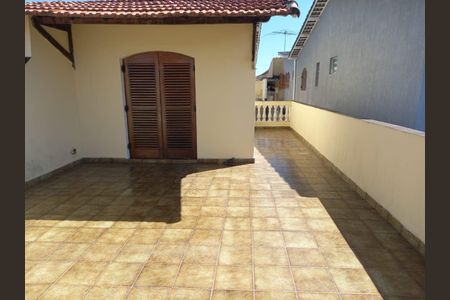 Casa à venda com 3 quartos, 297m² em Vila Arriete, São Paulo