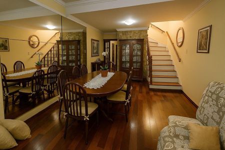 Casa à venda com 3 quartos, 297m² em Vila Arriete, São Paulo