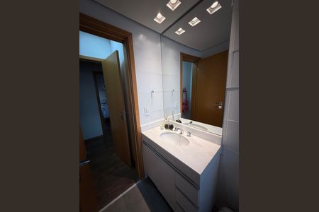 Apartamento à venda com 74m², 2 quartos e 2 vagas Apartamento à venda com 74m², 2 quartos e 2 vagasBanheiro