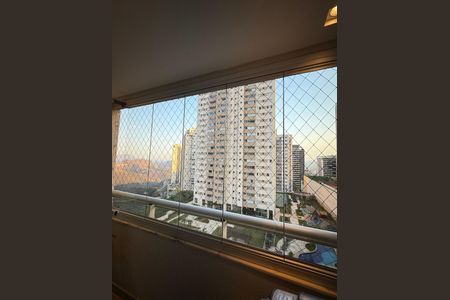 Apartamento à venda com 74m², 2 quartos e 2 vagas Apartamento à venda com 74m², 2 quartos e 2 vagasVaranda