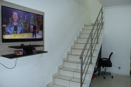 Sala de casa para alugar com 2 quartos, 100m² em Jardim Lavapes das Gracas, Cotia