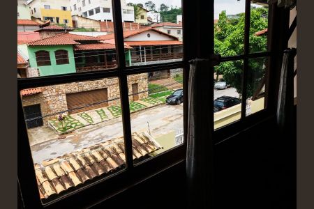 Casa à venda com 264m², 4 quartos e 4 vagas Casa à venda com 264m², 4 quartos e 4 vagasVista