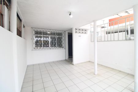 Casa para alugar com 100m², 2 quartos e 1 vagaQuintal