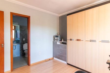Casa à venda com 175m², 3 quartos e 2 vagasSuíte