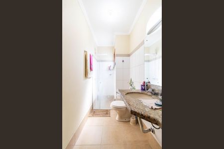 Casa à venda com 175m², 3 quartos e 2 vagasBanheiro