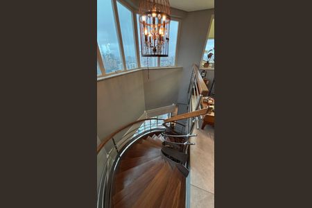 Apartamento à venda com 300m², 3 quartos e 5 vagasEscada