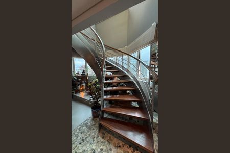 Apartamento à venda com 300m², 3 quartos e 5 vagasEscada