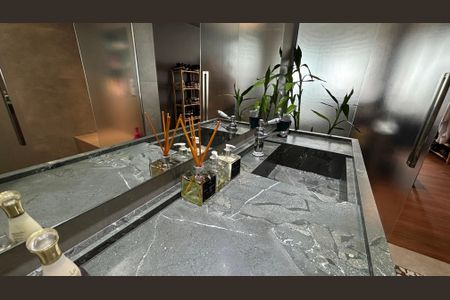 Apartamento à venda com 300m², 3 quartos e 5 vagasBanheiro da Suíte 3