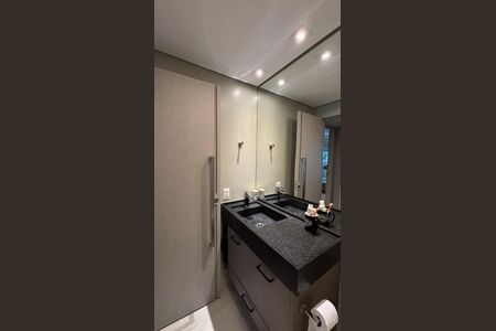 Apartamento à venda com 300m², 3 quartos e 5 vagasBanheiro da Suíte 2