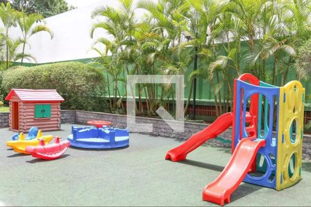 Apartamento à venda com 96m², 3 quartos e 1 vaga Apartamento à venda com 96m², 3 quartos e 1 vagaÁrea comum - Playground