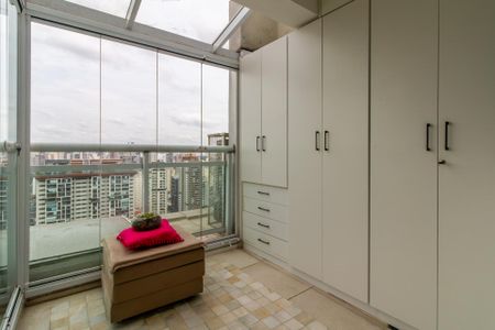 Apartamento à venda com 136m², 2 quartos e 2 vagasCloset Suíte 1