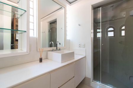 Casa à venda com 700m², 4 quartos e 4 vagasBanheiro Social