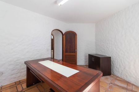 Casa à venda com 700m², 4 quartos e 4 vagasEscritório