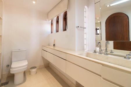 Casa à venda com 700m², 4 quartos e 4 vagasBanheiro da Suite