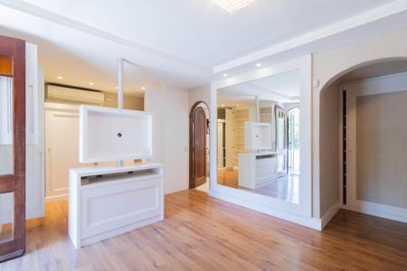 Casa à venda com 700m², 4 quartos e 4 vagasSuite