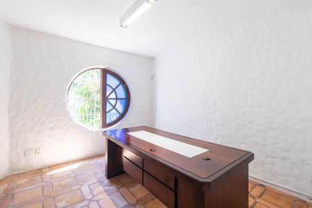 Casa à venda com 700m², 4 quartos e 4 vagasEscritório