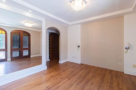 Casa à venda com 700m², 4 quartos e 4 vagasSuite