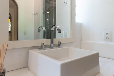 Casa à venda com 700m², 4 quartos e 4 vagasBanheiro Social