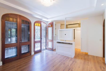 Casa à venda com 700m², 4 quartos e 4 vagasSuite