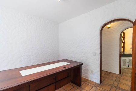 Casa à venda com 700m², 4 quartos e 4 vagasEscritório