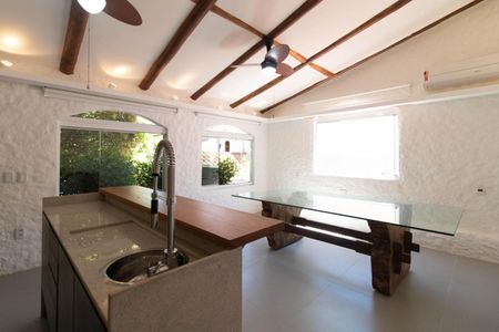 Casa à venda com 700m², 4 quartos e 4 vagasChurrasqueira