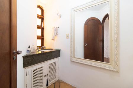 Casa à venda com 700m², 4 quartos e 4 vagasLavabo